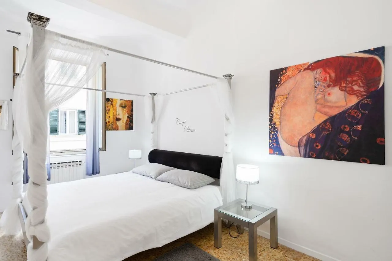 Carpe Diem Arno Apartment Florence 0*,  Italy